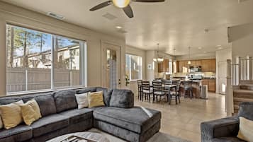 Älytelevisio, takka, pöytätennispöytä