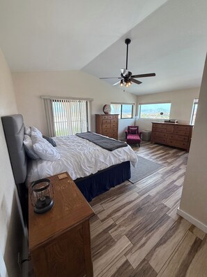 3 bedrooms, desk, iron/ironing board, travel crib