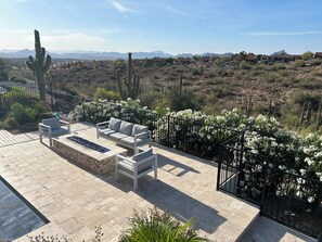 Terrace/patio - Serene Escape with Sweeping Views, Negative Edge Pool & Spa (Fountain Hills)