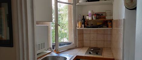 Fridge, microwave, stovetop, coffee/tea maker