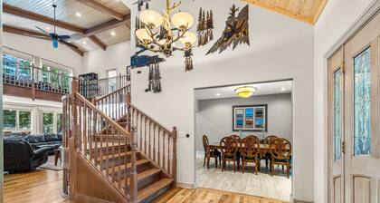Spring Mountain Manor - Amazing 7bd family gathering place in quiet wooded neighborhood