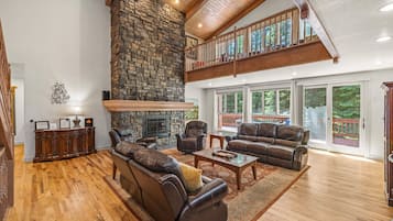 TV, peis, DVD-spiller og fotballspill