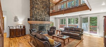 Spring Mountain Manor - Amazing 7bd family gathering place in quiet wooded neighborhood