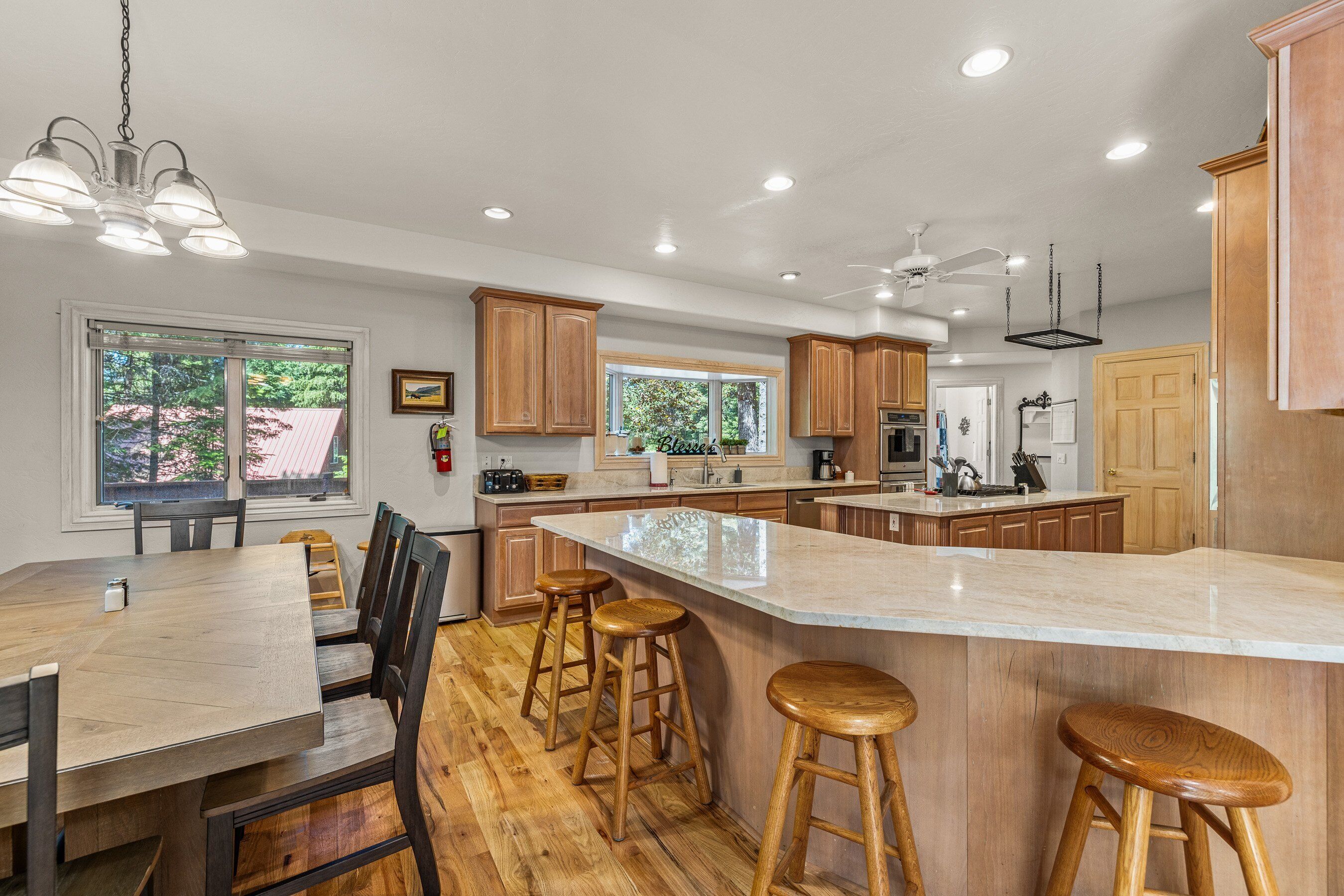 冰箱、微波炉、烤箱、炉灶