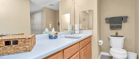 Combined shower/tub, towels, soap, toilet paper