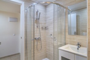 淋浴設備、風筒、提供毛巾