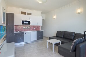 TV - Apartment "Stunning Marina View" with Mountain View, Wi-Fi, Garden & Terrace (Fuengirola)