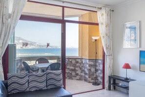 TV - Apartment "Stunning Marina View" with Mountain View, Wi-Fi, Garden & Terrace (Fuengirola)