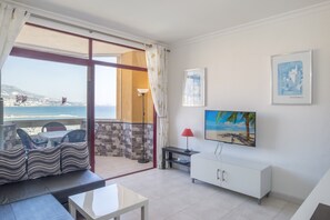 TV - Apartment "Stunning Marina View" with Mountain View, Wi-Fi, Garden & Terrace (Fuengirola)