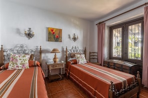 3 habitaciones, tabla de planchar con plancha y wifi gratis 