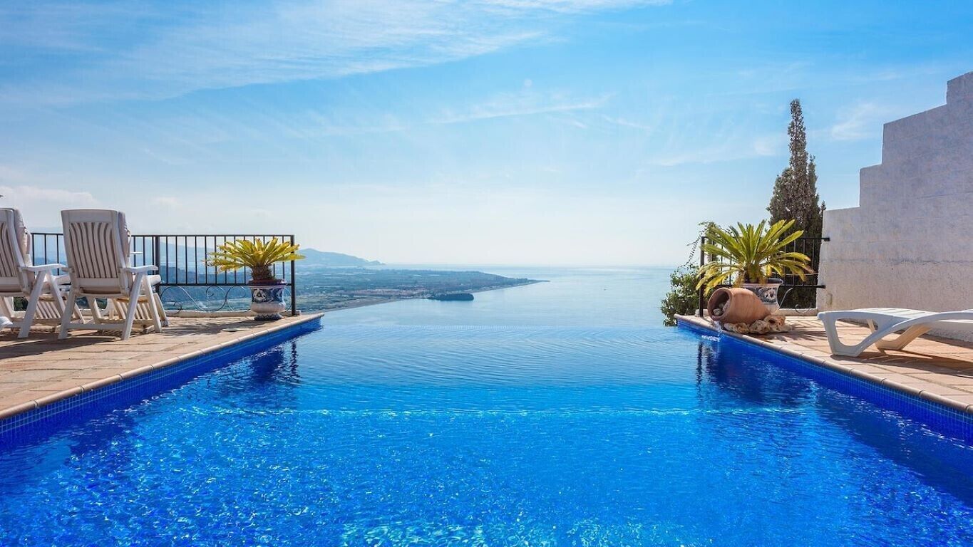 Infinity-pool