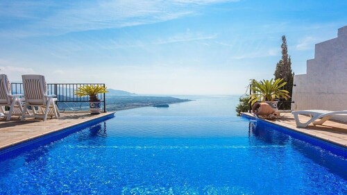 Villa 'Paraíso Azul' avec vue sur la mer, Wi-Fi et climatisation