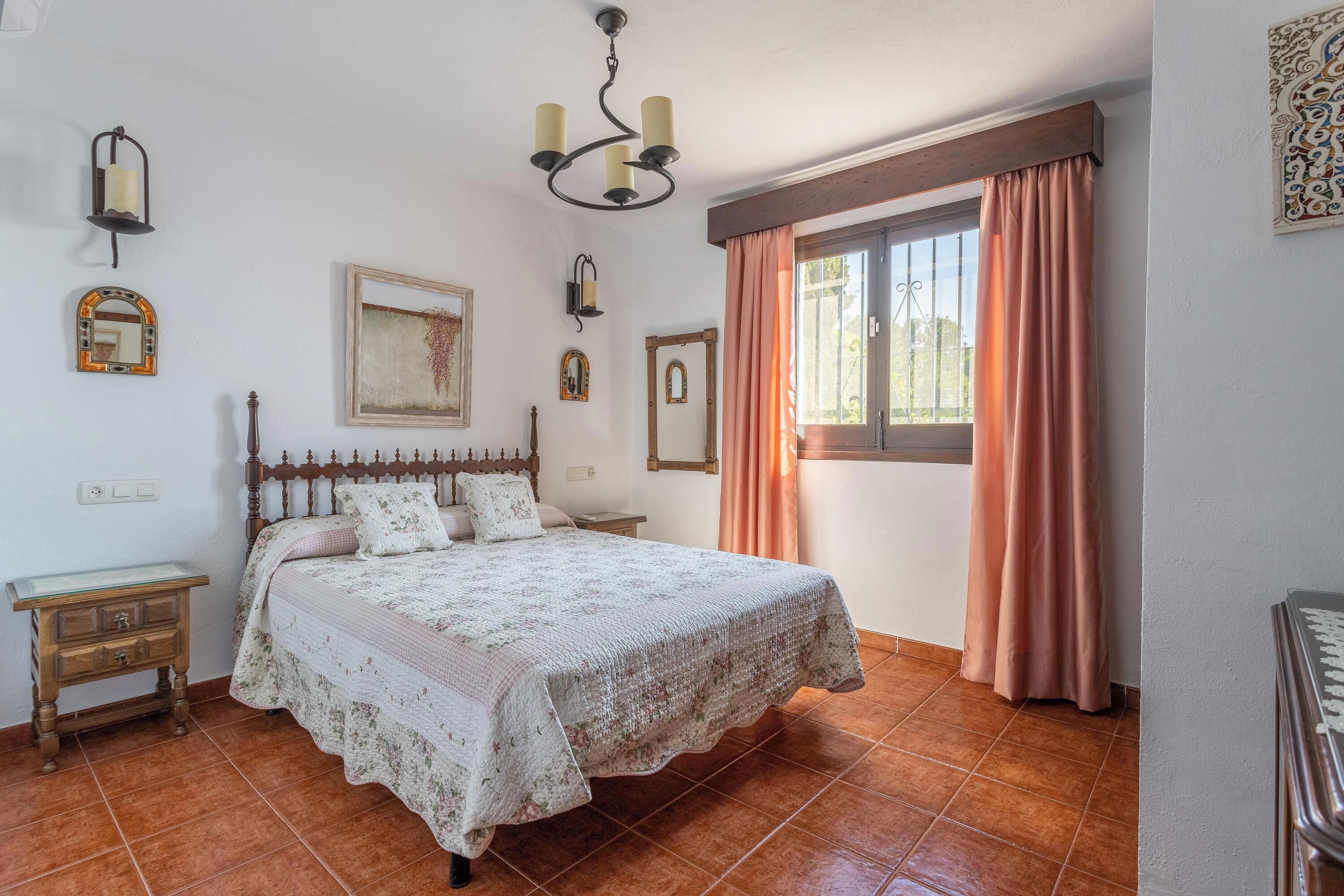 3 makuuhuonetta, silitysrauta/-lauta, ilmainen Wi-Fi, vuodevaatteet