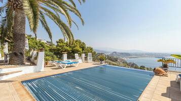 Ääretön uima-allas