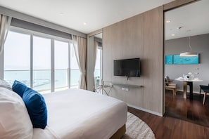 Deluxe Apartment | 2 bedrooms, premium bedding, in-room safe, desk