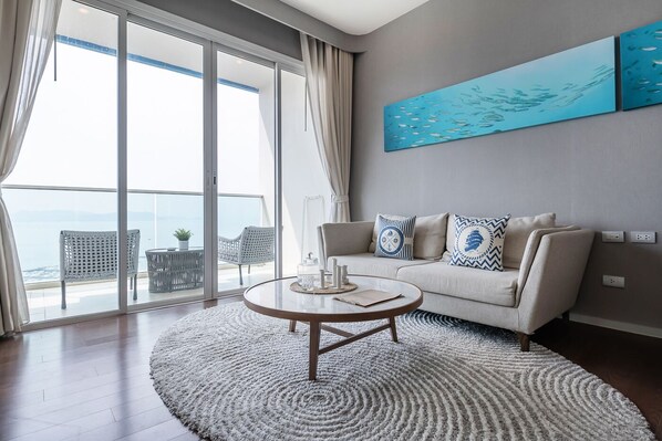 Deluxe Apartment | Living room