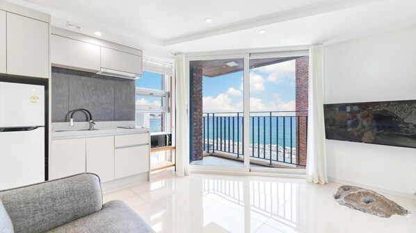 Basic Room, 1 Bedroom (B202(half ocean view)) | 1 bedroom, free WiFi - Sokcho Moreve Pension (Sokcho)