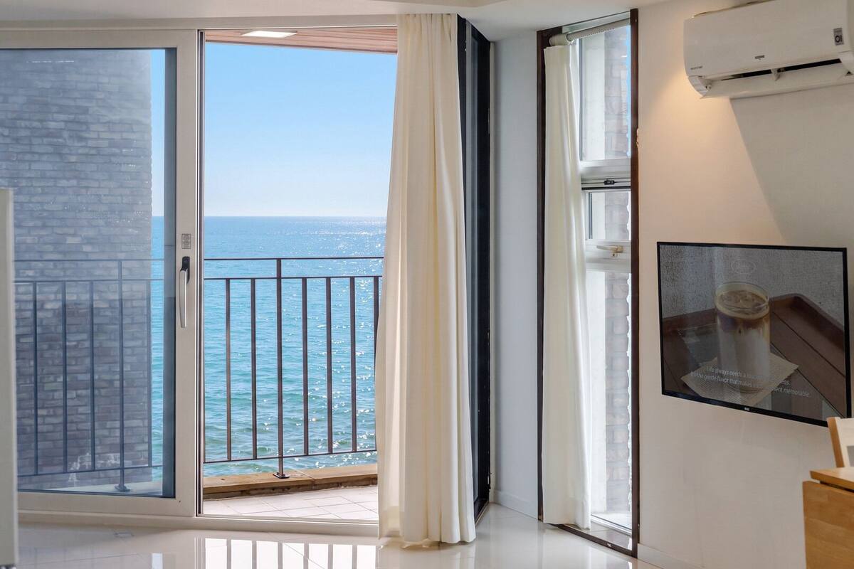 Basic Room, 1 Bedroom (B302(half ocean view)) | 1 bedroom, WiFi (free)