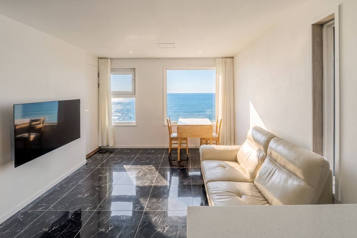 Basic Room, 1 Bedroom (A401(ocean view)) | 1 bedroom, WiFi (free)