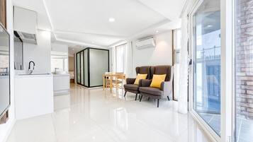 Quarto básico, 1 quarto (B302(half ocean view)) | 1 quarto, Wi-Fi de cortesia