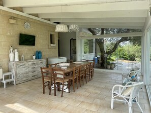 Outdoor dining