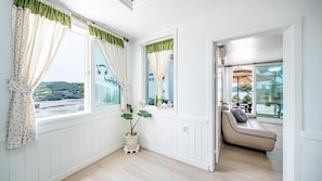 Basic Room, 1 Bedroom (Hendelgwageuretel(ocean view)) | 1 bedroom, free WiFi