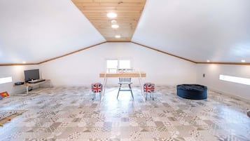 Basic Room, 2 Bedrooms (PRIVATE YELLOW (Dokchae)) | 2 bedrooms, free WiFi