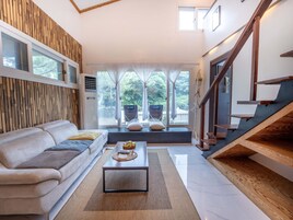 Basic Room, 2 Bedrooms (PRIVATE YELLOW (Dokchae)) | 2 bedrooms, free WiFi