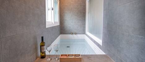 Basic Room, 2 Bedrooms (PRIVATE MINT Jejuaebitnada(Dokchae)) | 2 bedrooms, free WiFi