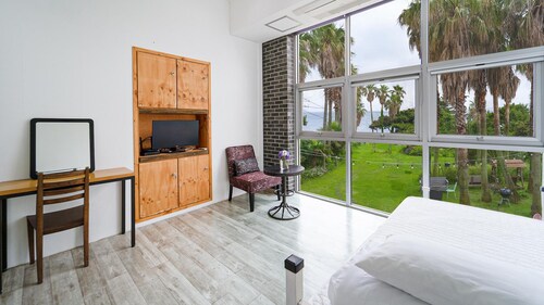 Seogwipo Nupbillehouse