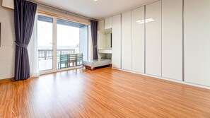 Basic Room, 5 Bedrooms (batdol dokchae pension) | 1 bedroom, free WiFi