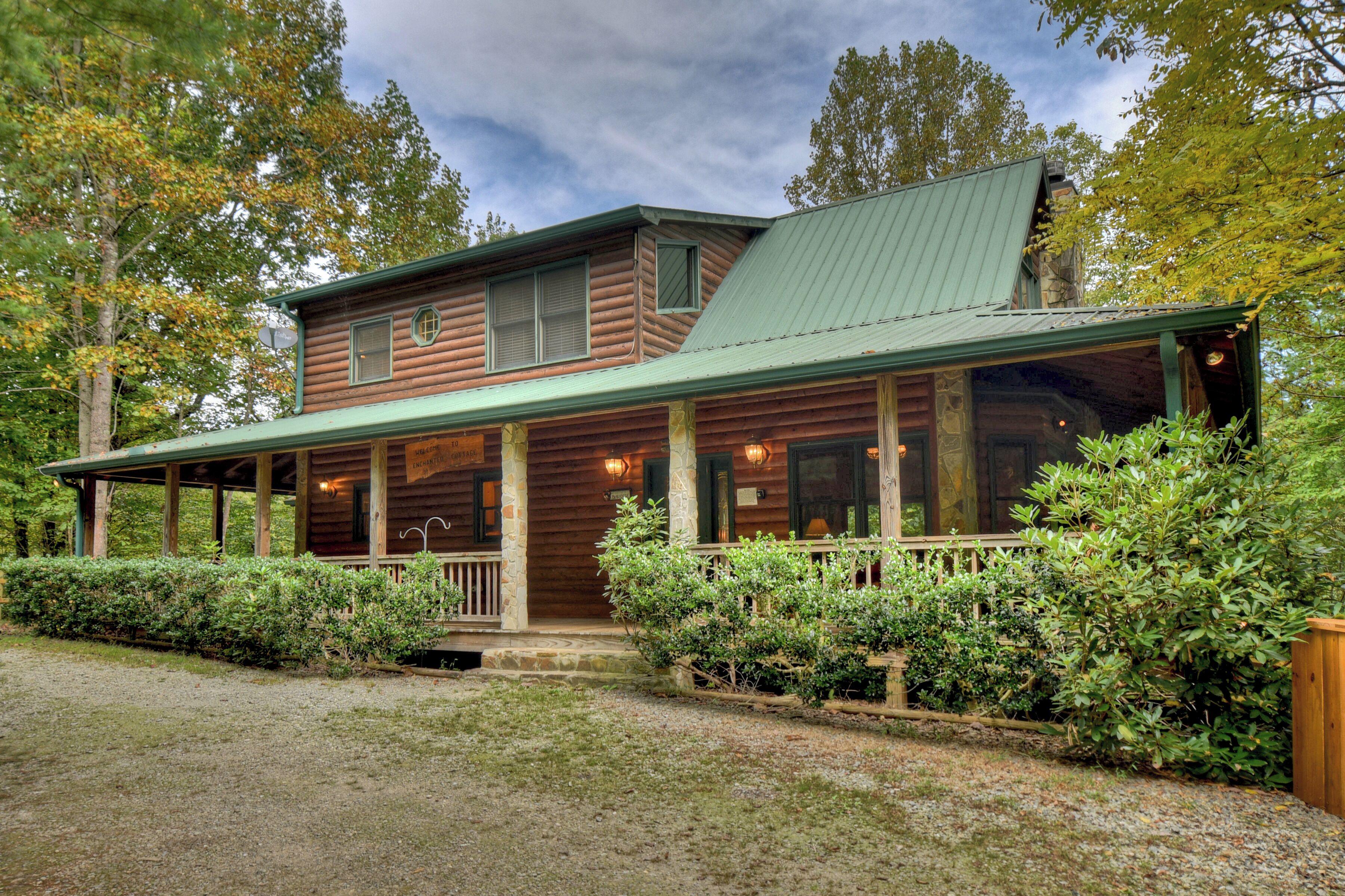 Game Room, Screened Porch, Hot Tub, Pet Friendly