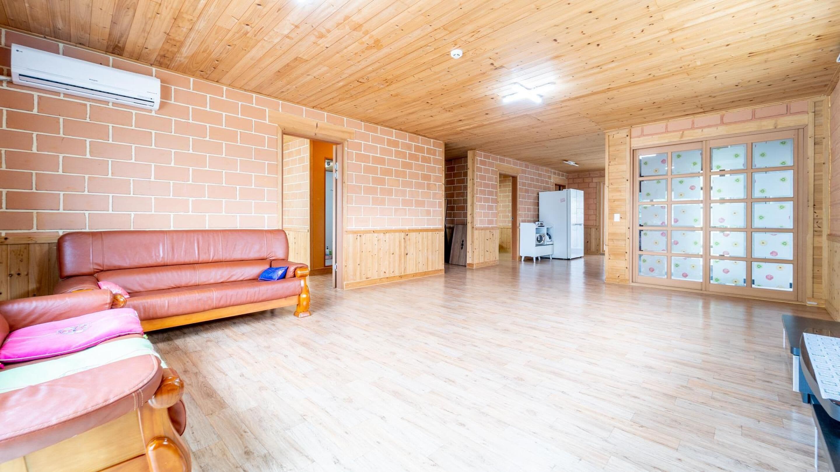 Basic Room, 2 Bedrooms (daenamu(38pyeong)) | 1 bedroom, free WiFi