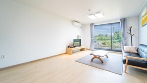Basic Room, 2 Bedrooms (101ho) - Jeju Chunjane Pension (Seogwipo)