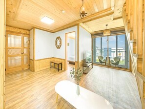 Basic Room, 2 Bedrooms (302ho(gajok/coupie room)) | 2 bedrooms, free WiFi - Busan The Haru Pension (Busan)