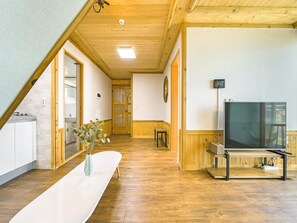 Basic Room, 2 Bedrooms (302ho(gajok/coupie room)) | 2 bedrooms, free WiFi - Busan The Haru Pension (Busan)