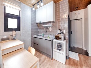 Basic Room, 1 Bedroom (201ho) | 1 bedroom, free WiFi - Seogwipo Eunsukstay (Seogwipo)