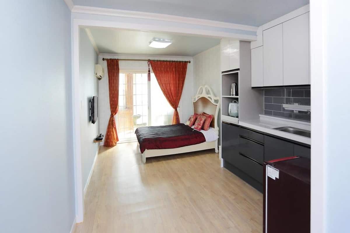 Basic Room, 1 Bedroom (Evelyn)