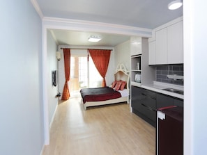 Basic Room, 1 Bedroom (Evelyn) | 1 bilik tidur, Wi-fi percuma 