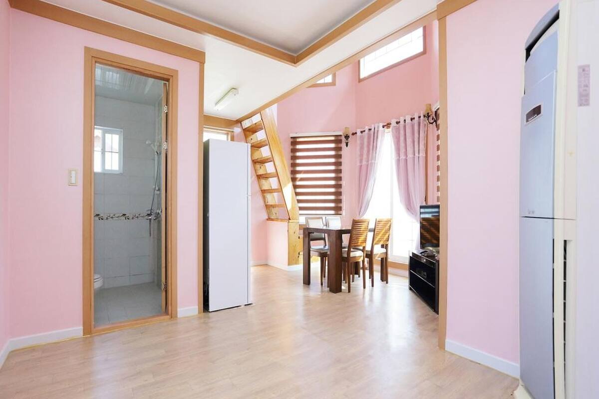 Basic Room, 2 Bedrooms (vivian)
