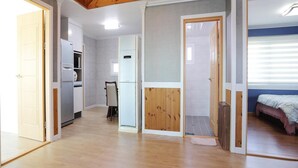 Basic Room, 2 Bedrooms (princess) | 1 bedroom, free WiFi - Taean Buck gwa Baetnaru Pension (Taean)