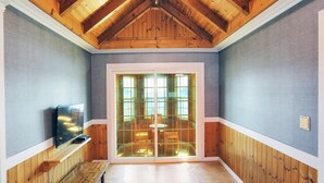 Basic Room, 2 Bedrooms (princess) | 1 bedroom, free WiFi - Taean Buck gwa Baetnaru Pension (Taean)