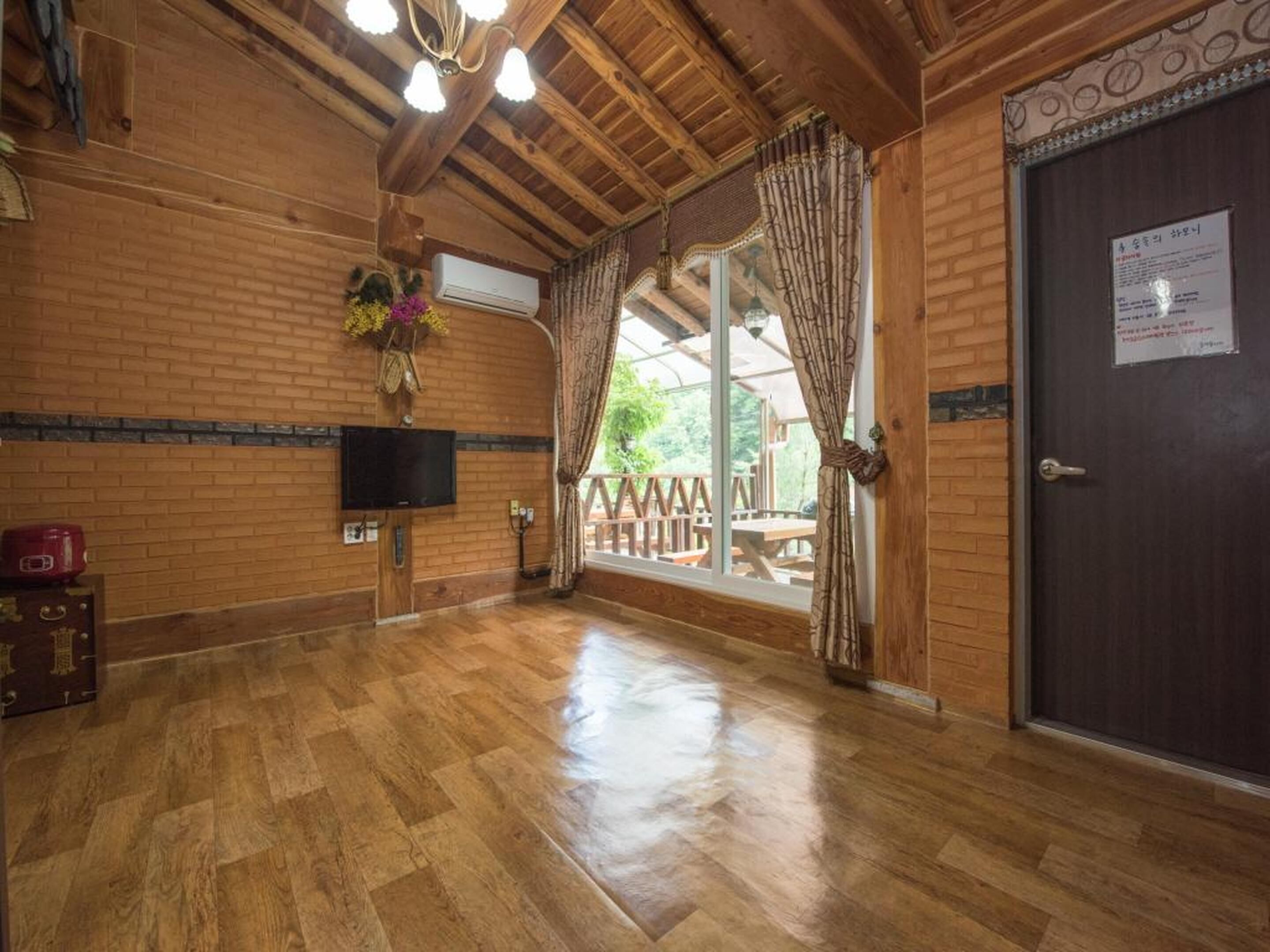 Basic Room, 1 Bedroom (Jathyanggi) | 1 bedroom, free WiFi