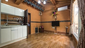 Basic Room, 1 Bedroom (Jathyanggi) | 1 bedroom, free WiFi