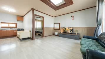 Basic Room, 1 Bedroom (Banditbul 102ho) | 1 bedroom, free WiFi