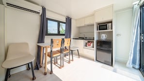 Basic Room, 1 Bedroom (karaban2) | 1 bedroom, free WiFi - Daebudo Banditbul Pension (Ansan)