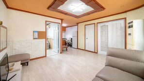 Basic Room, 1 Bedroom (Banditbul 105ho) | 1 bedroom, free WiFi - Daebudo Banditbul Pension (Ansan)