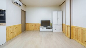 Basic Room, 1 Bedroom (4ho) | 1 bedroom, free WiFi - Taean Jiyu Ne Pension (Taean)