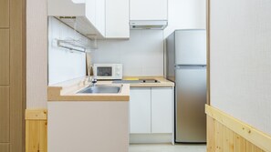 Basic Room, 1 Bedroom (3ho) | 1 bedroom, free WiFi - Taean Jiyu Ne Pension (Taean)