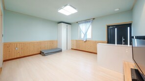 Basic Room, 1 Bedroom (6ho) | 1 bedroom, WiFi (free) - Taean Jiyu Ne Pension (Taean)